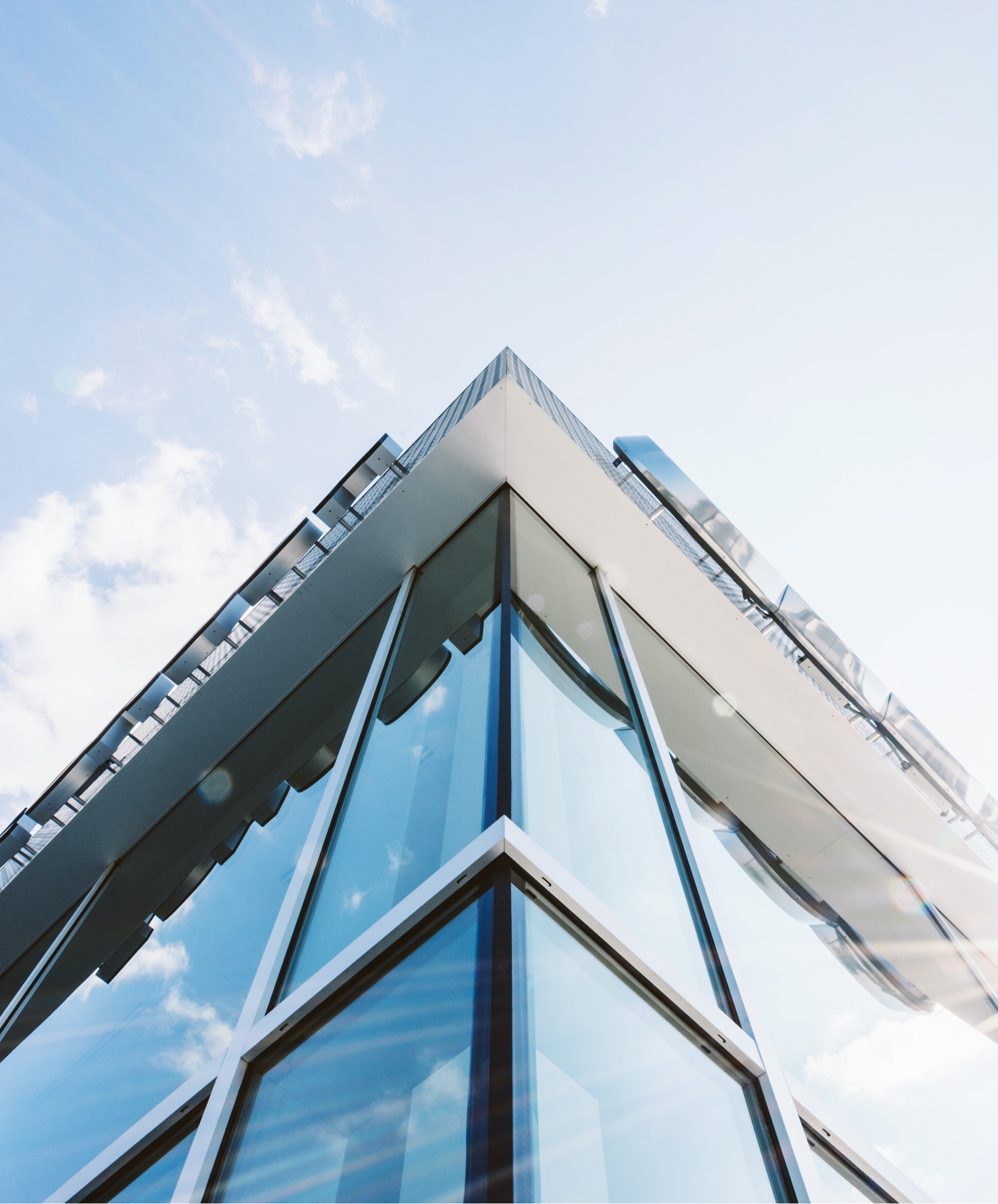 immeuble pris en contre plongé représentant le domaine de l'architecture